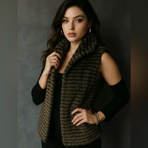 Tahari Women's Faux Fur Vest Size S Fur Hooded Vest‎ Mobwife Italian Glam